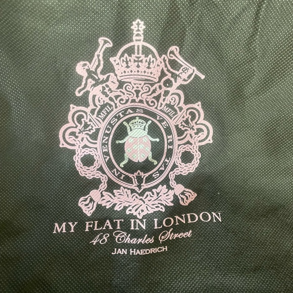 Charming pet tote from My Flat in London! Quilted body. Zipper top. Pink lining. - Picture 9 of 9